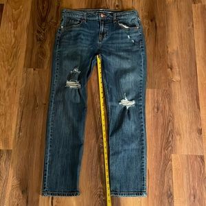 Ladies old navy boyfriend straight/droit distressed size 8  holes med blue